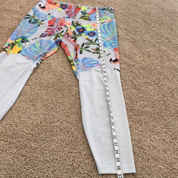 NIKE Size XL tropical print high intensity tights - Picture 5 of 9